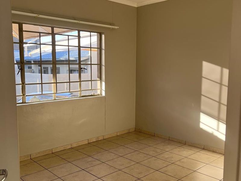Townhouse For Sale In Pionierspark - Photo 7