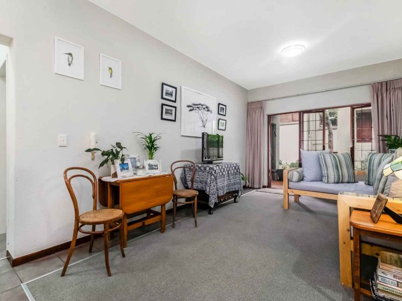 TRANQUIL GARDEN UNIT TUCKED AWAY IN LOVELY LONEHILL PLUS A FEW STEPS AWAY FROM THE PARK - Photo 3