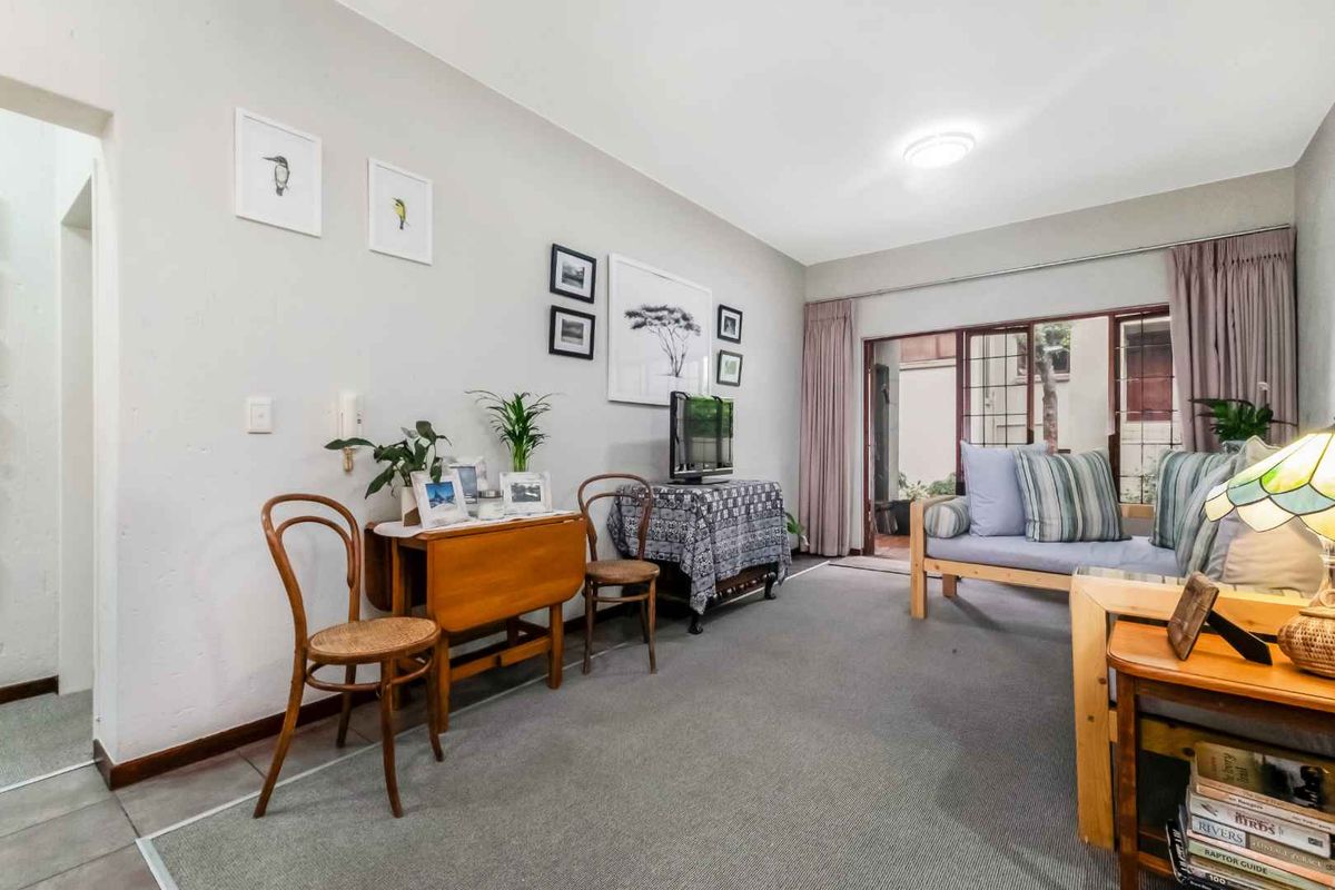 TRANQUIL GARDEN UNIT TUCKED AWAY IN LOVELY LONEHILL PLUS A FEW STEPS AWAY FROM THE PARK - Photo 3