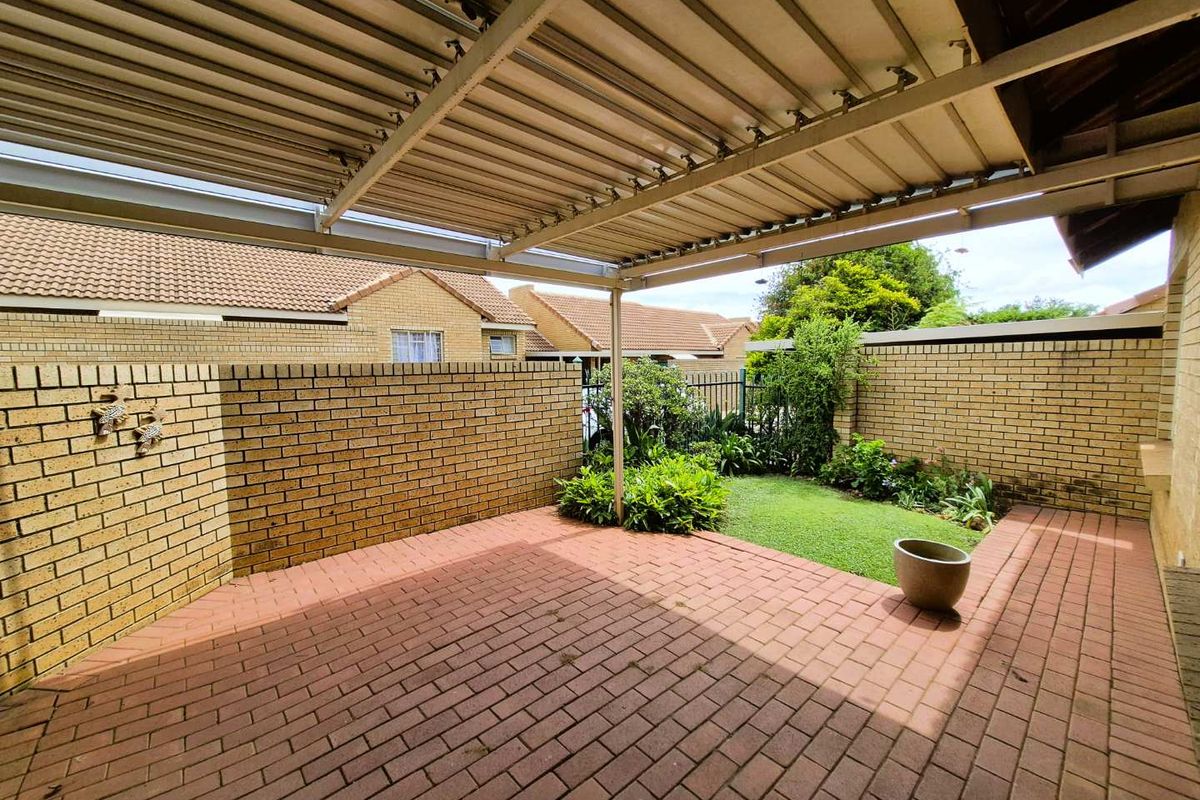 FOR SALE – Selrose Park Retirement Village - 1 Bedroom / 2 Living Retirement unit Equestria Pretoria - Photo 5