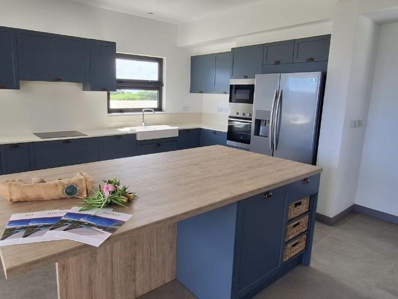 180° Ocean View – Furnished 3-Bedroom Penthouse with Private Pool in St. Antoine - Photo 4