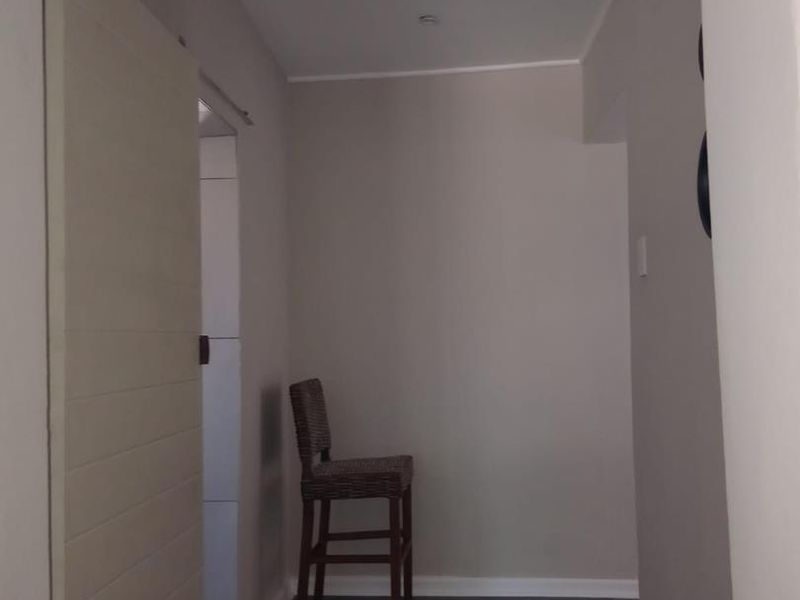 Newly Renovated Bachelor Flat! Prime Location! Walking distance to Beach! - Photo 7