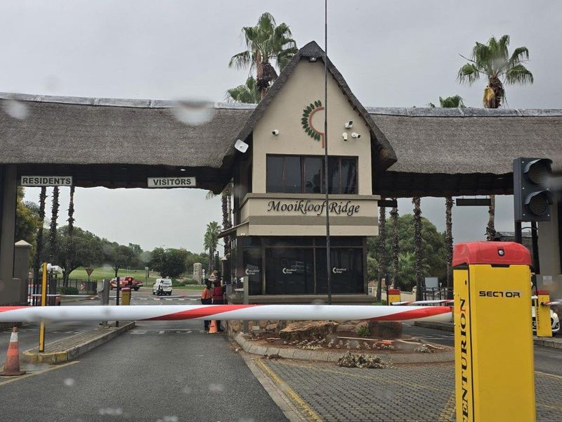 Spacious 2 Bedroom Apartment for Sale in Mooikloof Ridge - Photo 8