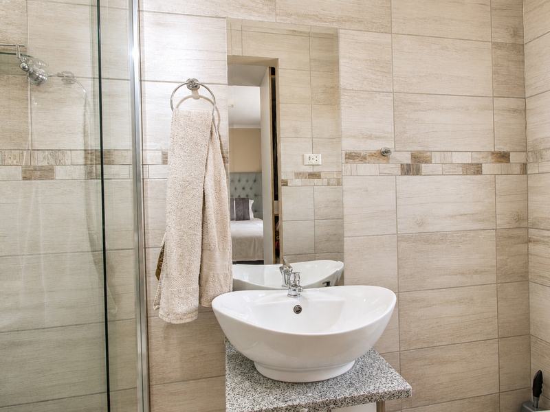 Open-Plan Living with Private En-Suite Upstairs - Photo 10