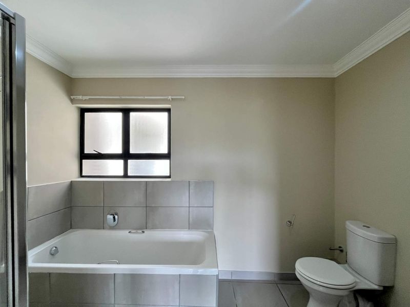 Centrally Located Modern 3‐Bed Apartment – Move‐In Ready & Investment Opportunity! - Photo 9