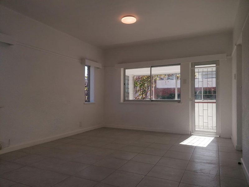 SUNNY GROUND FLOOR APARTMENT - Photo 7
