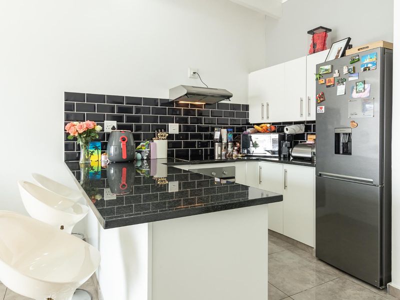 Lock up and go , Secure Undercover Parking - Photo 6