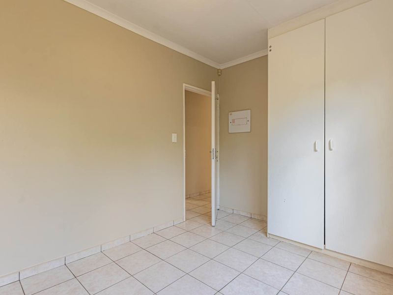 Charming Simplex Living with a good size garden, perfect for young professional - Photo 9