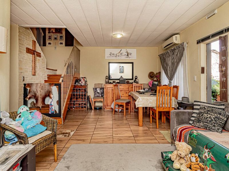 Pet Friendly Charrming Duplex Townhouse for Sale - Photo 4