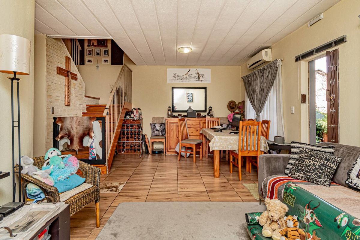 Pet Friendly Charrming Duplex Townhouse for Sale - Photo 4