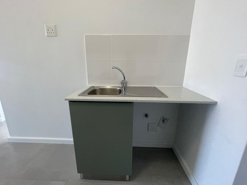 Modern Brand-New 2-Bedroom Apartment | River Views, Rivergate - Photo 5