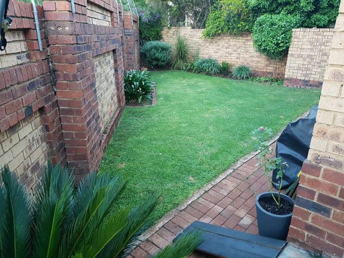 Property #2004371, Townhouse Pending Sale in Die Hoewes