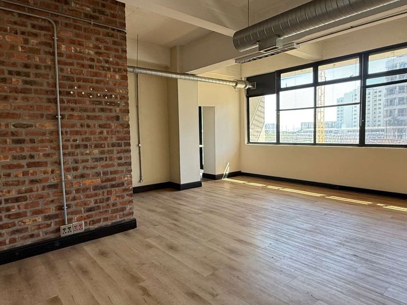 212m2 4th floor office to let in Loop Street - Photo 2