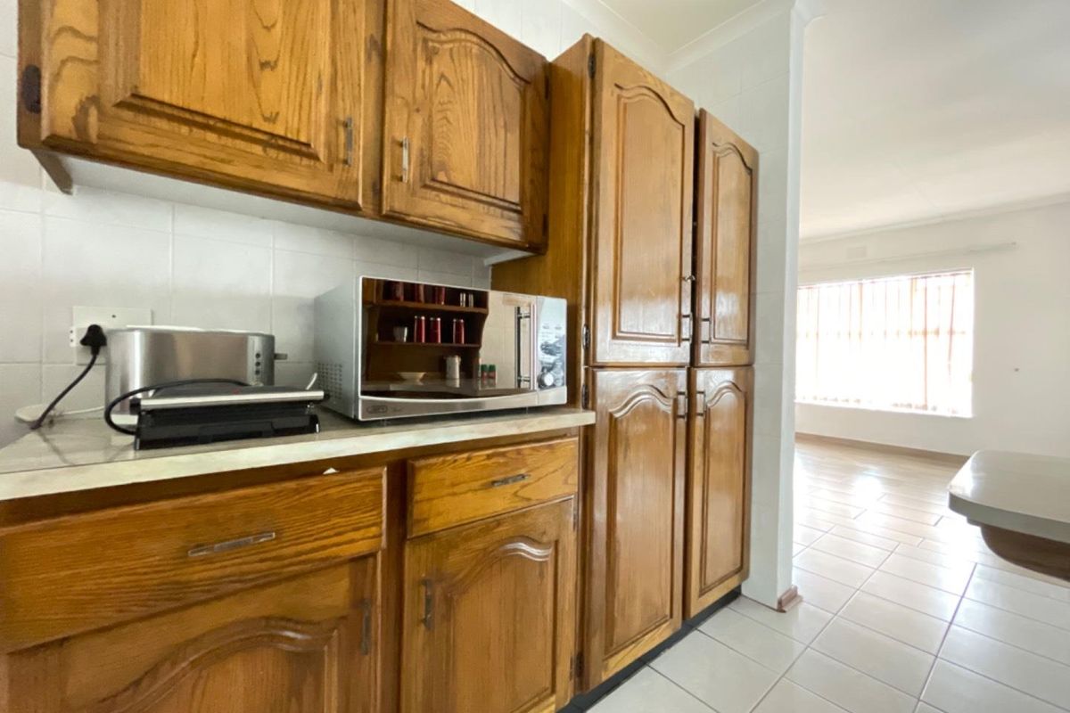 Spacious Cluster With Private Garden & Double Garage - Photo 3