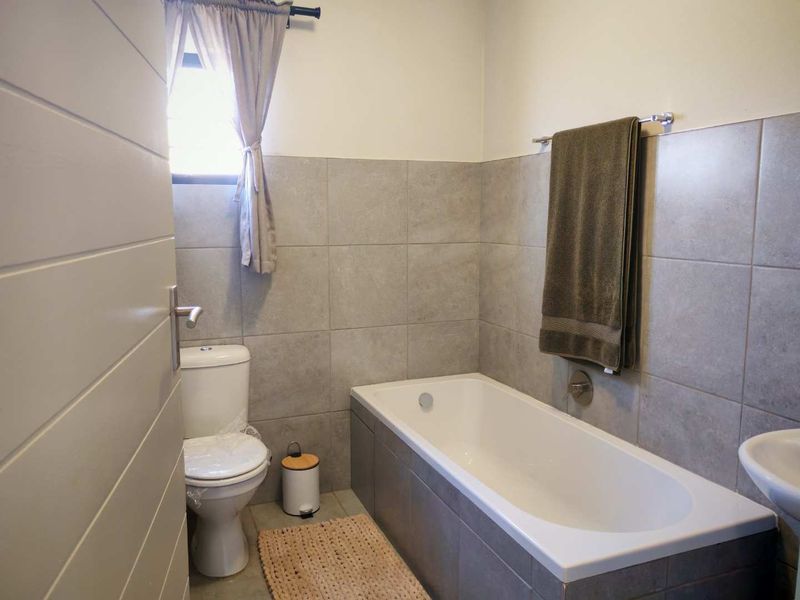 "Elevate Your Lifestyle: No Transfer Duty, Just Beauty!" - Photo 6