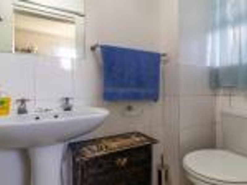 Beautiful 1 Bedroom Apartment for Sale in Secure Complex - Photo 5
