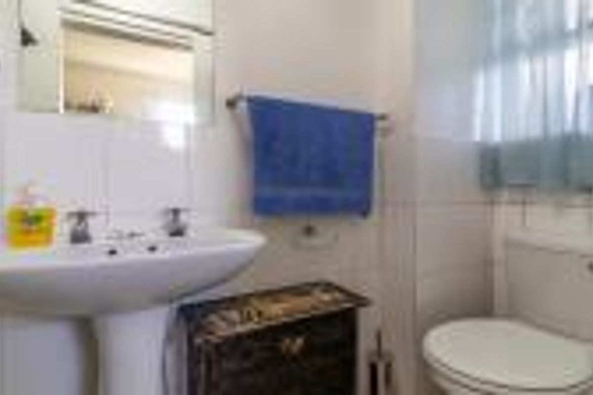 Beautiful 1 Bedroom Apartment for Sale in Secure Complex - Photo 5