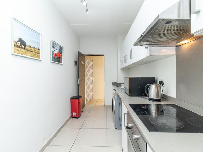 A SPACIOUS APARTMENT IN ISABEL ESTATE AWAITS YOU - Photo 4