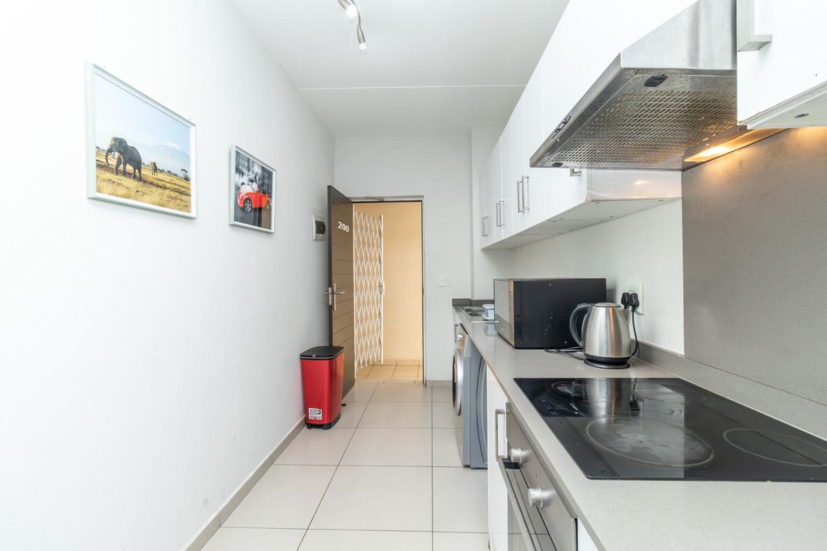 A SPACIOUS APARTMENT IN ISABEL ESTATE AWAITS YOU - Photo 4