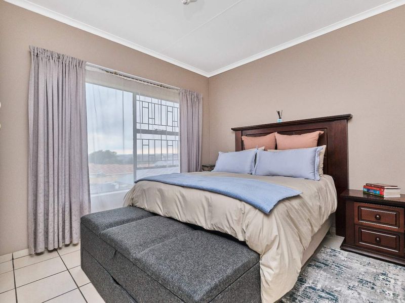 Charming Move-In Ready Upstairs Apartment – Perfect for First-Time Buyers! - Photo 8