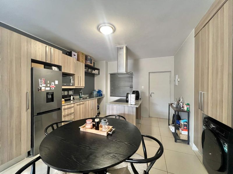 Modern 2-bedroom, 2-bathroom ground floor apartment for sale in Rivonia / Edenburg - Photo 4