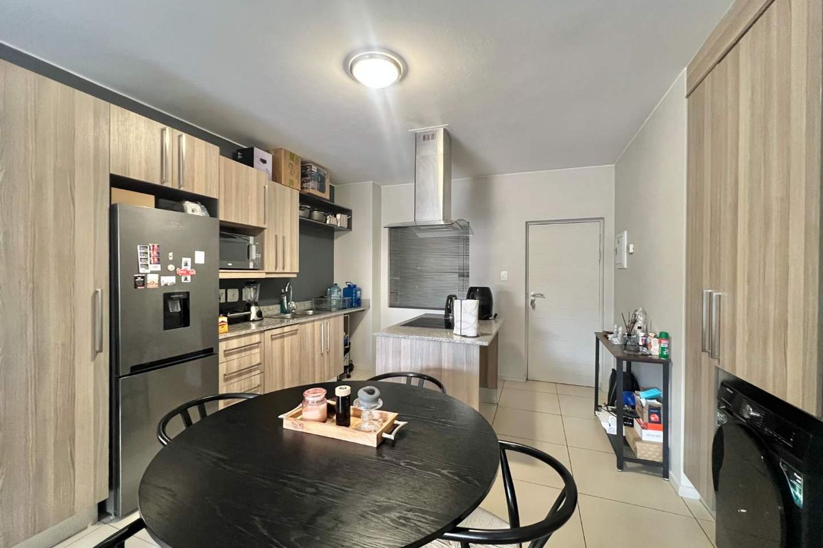 Modern 2-bedroom, 2-bathroom ground floor apartment for sale in Rivonia / Edenburg - Photo 4