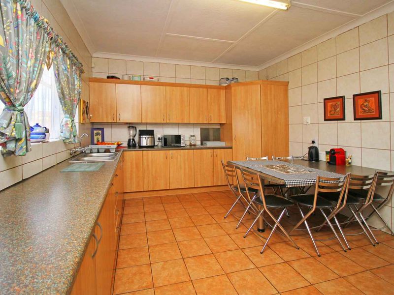 Spacious Family Comfort in a Peaceful Setting - Photo 9