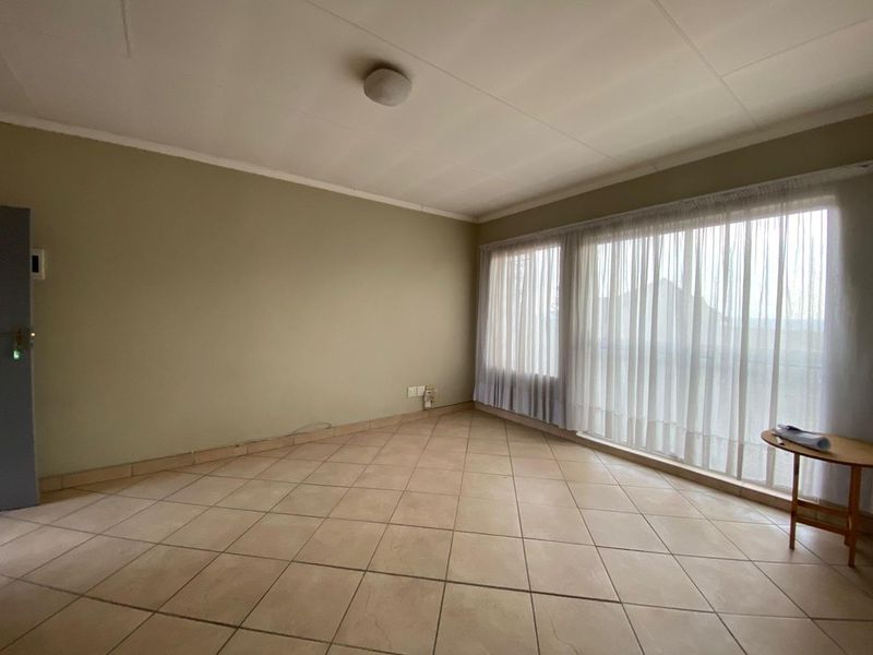 Stunning 2-Bedroom Apartment in a Secure Estate - Photo 4