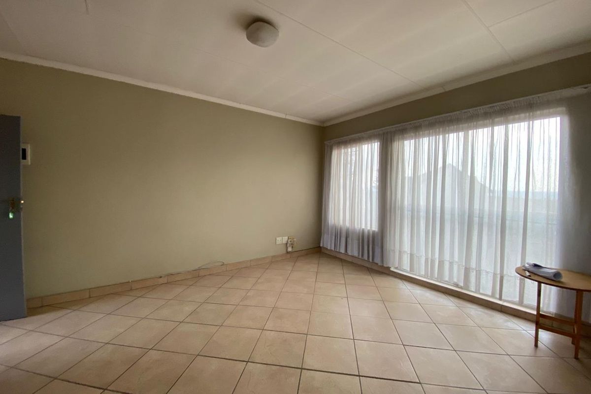 Stunning 2-Bedroom Apartment in a Secure Estate - Photo 4