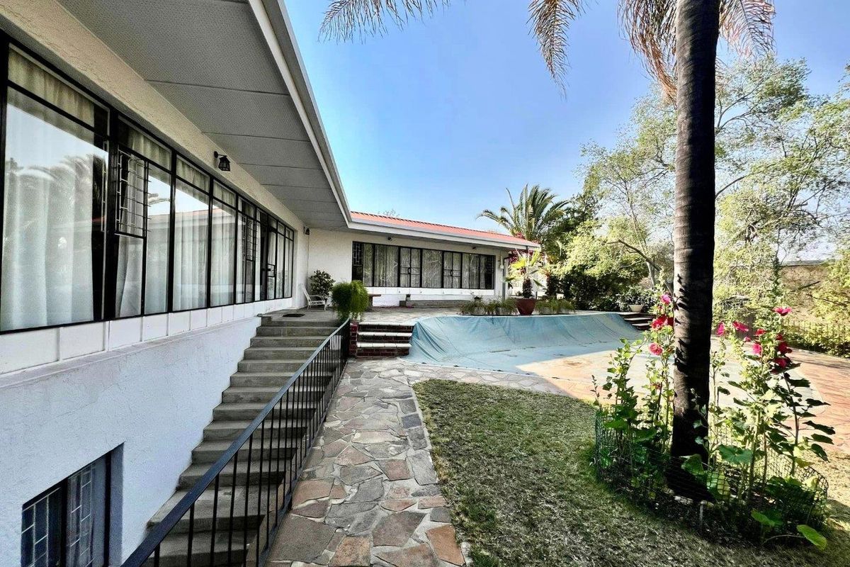 3 Bedroom House For Sale in Klein Windhoek - Photo 2