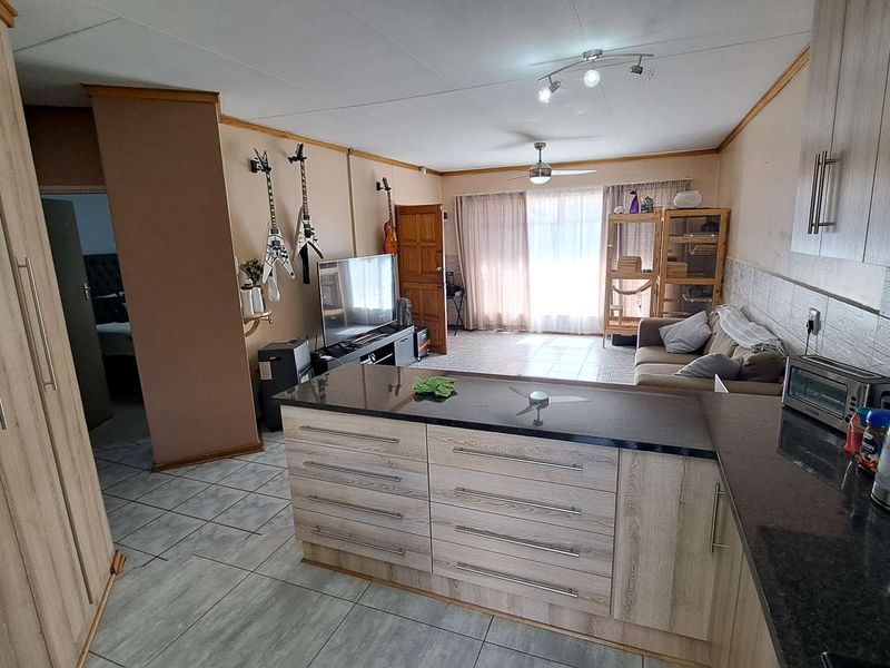 Stunning Townhouse Offering Space and Splendour - Photo 6