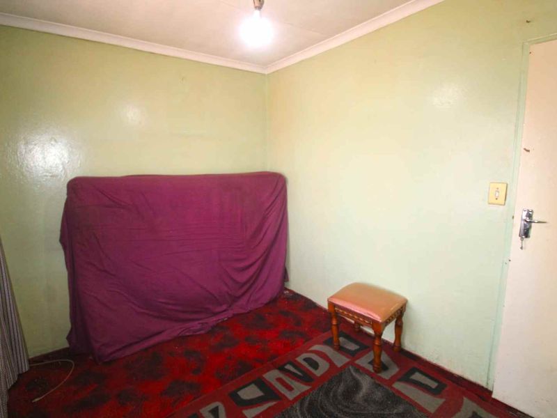 2 Bedroom House For Sale in Vosloorus - Photo 10