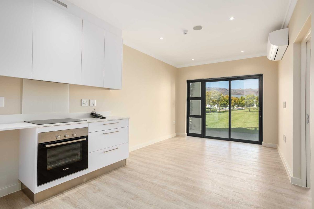 Secure and Stylish One-Bedroom Val de Vie Evergreen Luxury Suite with Mountain Views to Rent - Photo 2