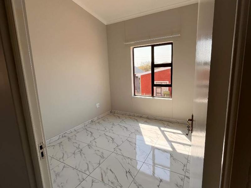 Salvia Court, Otjomuise Extension 10 - Photo 3