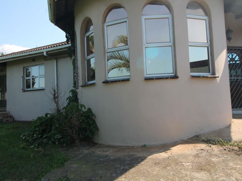 Spacious 4 Bedroom House for Sale - Photo 2