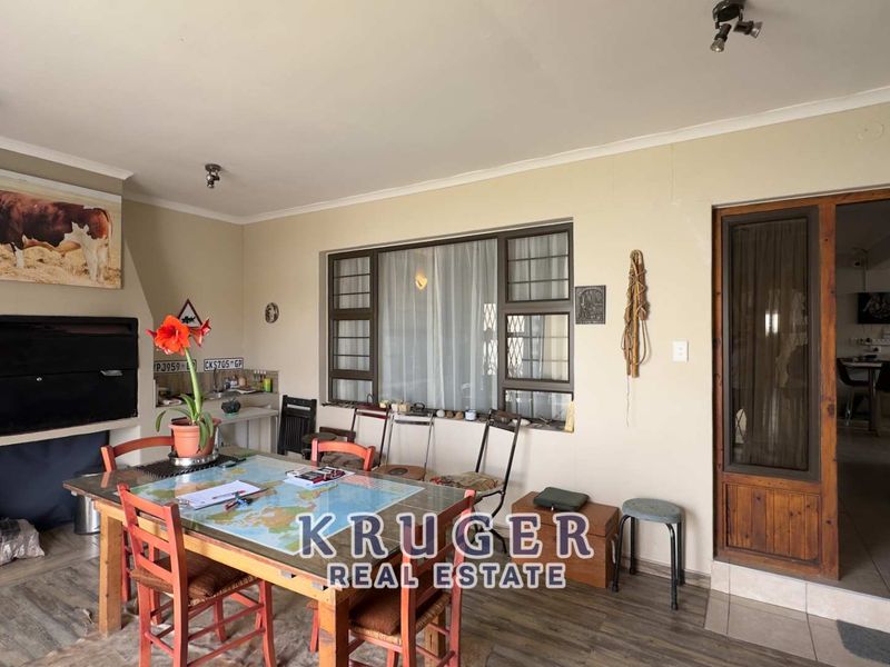 For sale - 3-bedroom home with 2-bedroom flat - Photo 3