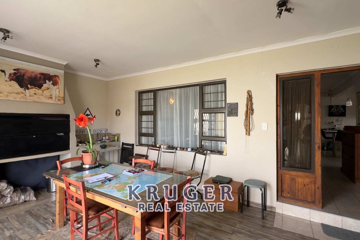 For sale - 3-bedroom home with 2-bedroom flat - Photo 3