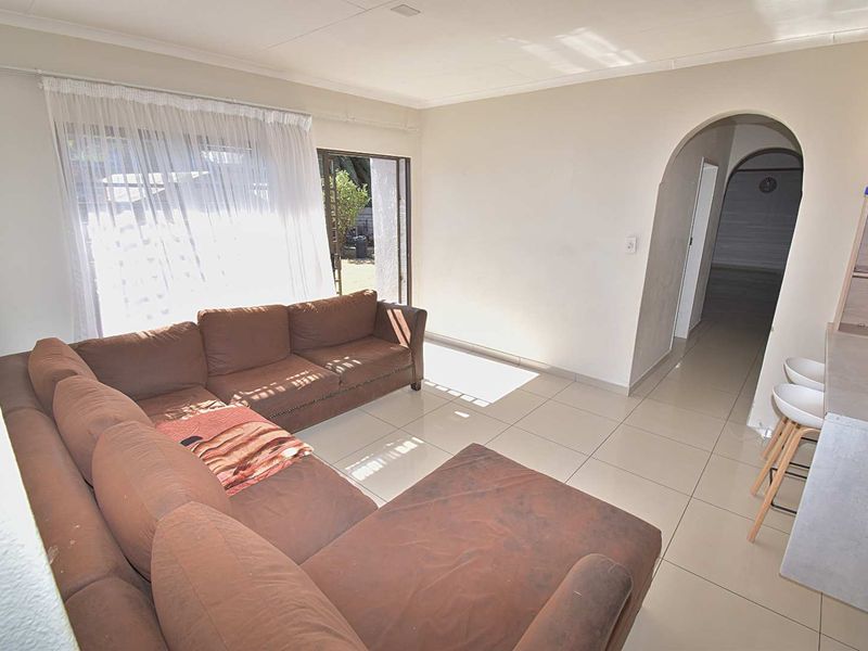 Beautiful modern home with a Cottage. - Photo 7