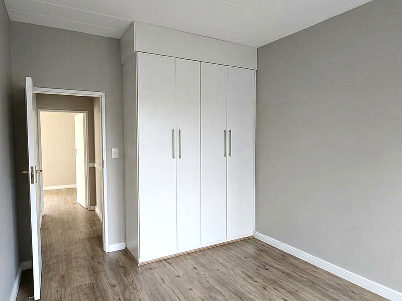 Stylish 2-Bedroom Apartment with Private Garden & Pet Friendly - Photo 6