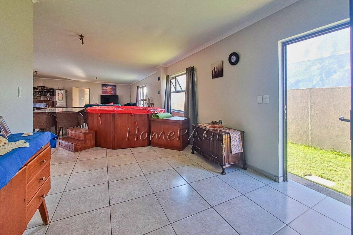Meersig Ext 2, Walvis Bay:  3 Bedr Double Storey Home is for Sale - Photo 3