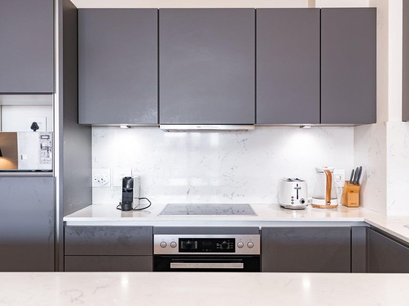 Stunning 2-Bedroom Apartment in the Iconic Glengariff Building - Photo 9