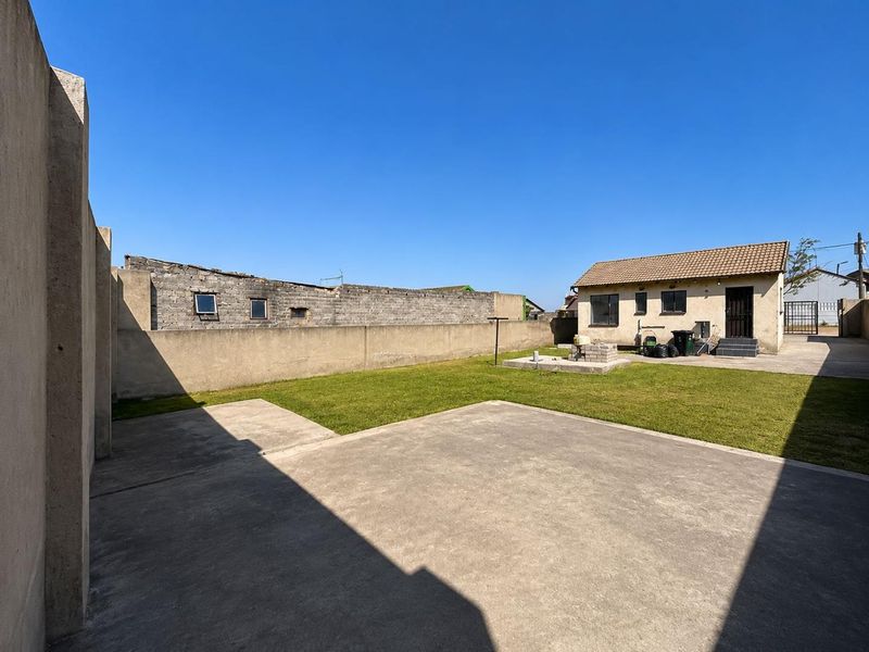 **Charming 2-Bedroom spacious yard home for sale in Roodekop - Photo 8
