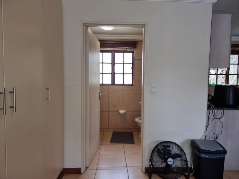 Bachelors Apartment in a prime location – Olympus - Photo 9