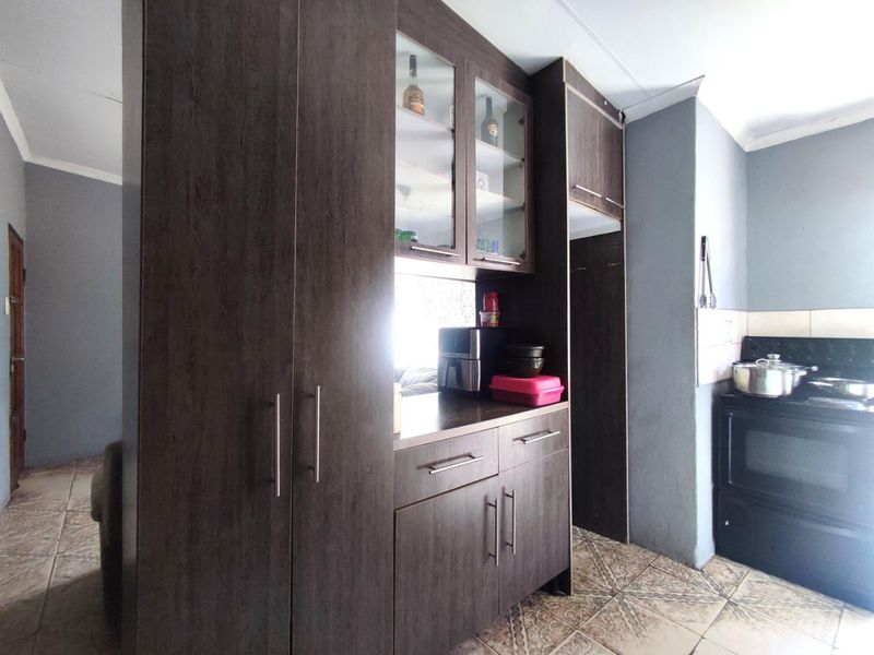 8 Bedroom House ti Sale in Cosmo City - Photo 9