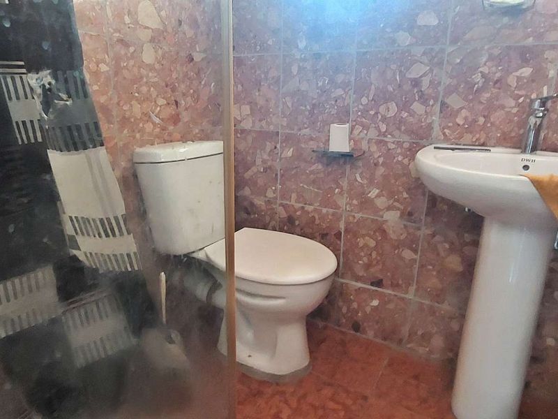 3 Bedrooms and a Flat - Photo 9