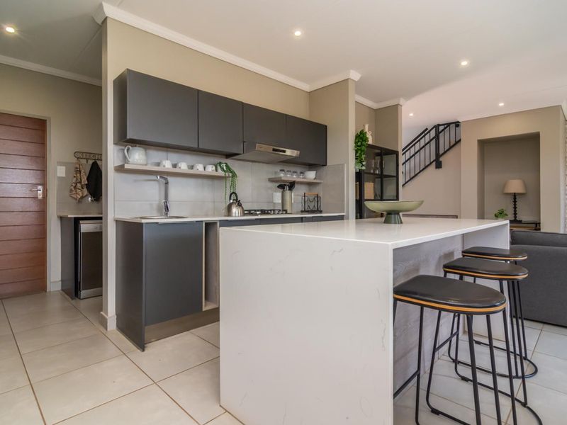 Stunning 148 m2 4-Bedroom Home in Lion Pride Lifestyle Estate - Photo 9