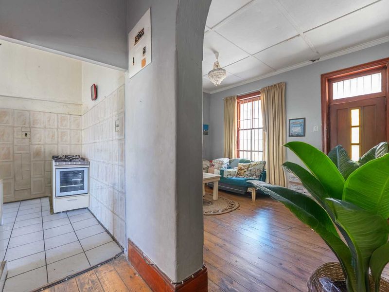 Renovators Dream Home - Photo 7