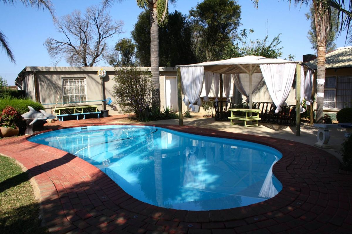 Farm for sale with venue and housing - Photo 4