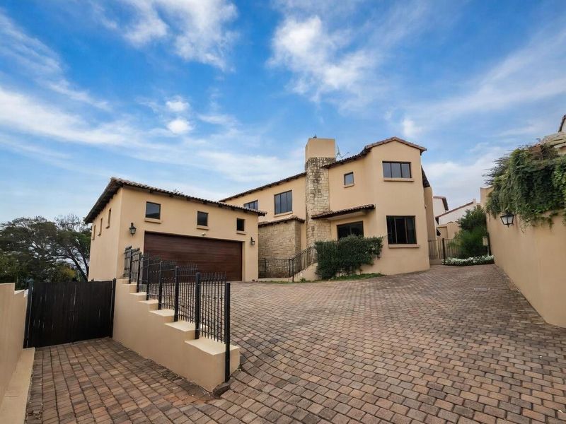 Waterkloof Golf Estate Gem – 4 Beds, Pool, Golf Course Views & Pure Elegance - Photo 2