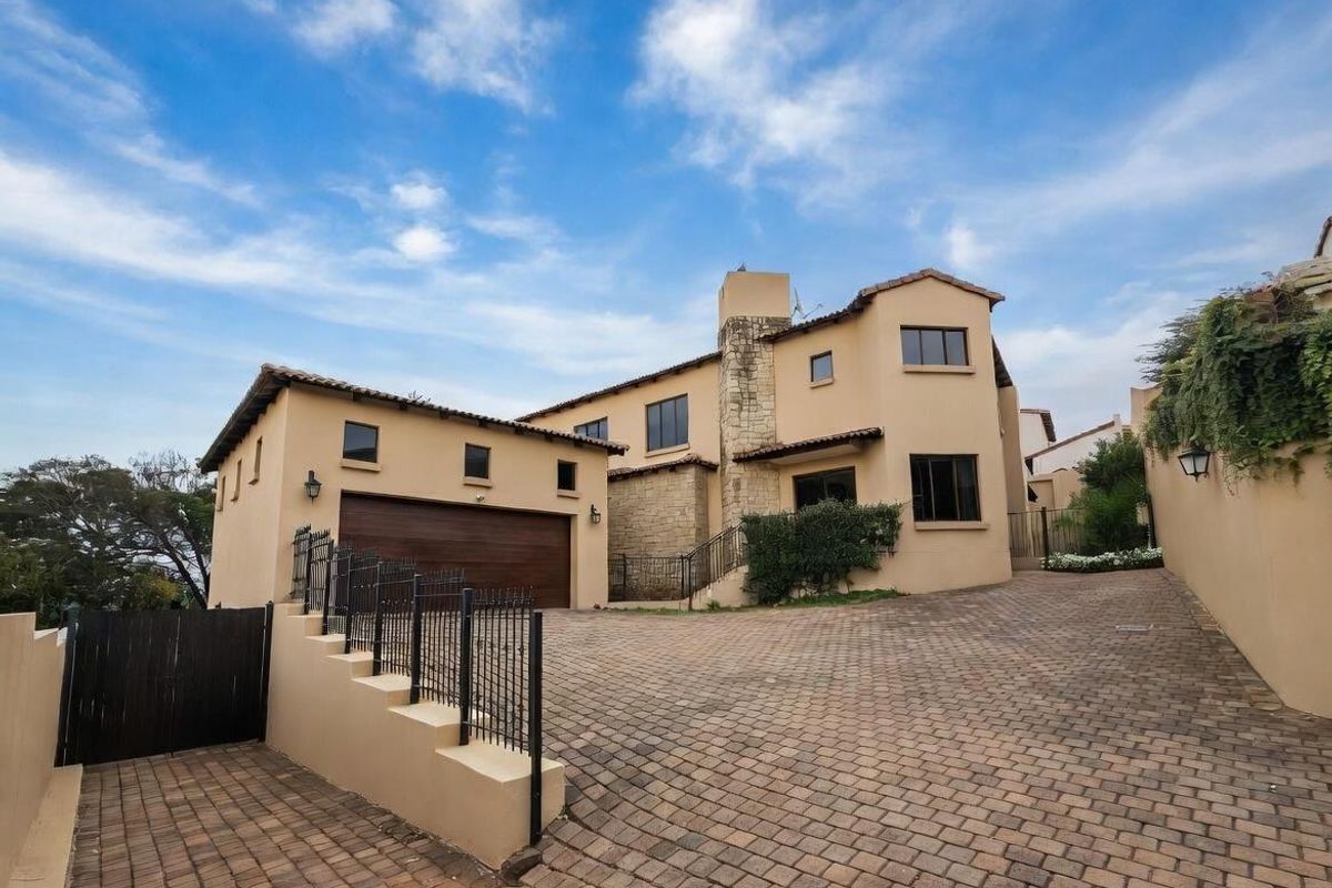 Waterkloof Golf Estate Gem – 4 Beds, Pool, Golf Course Views & Pure Elegance - Photo 2